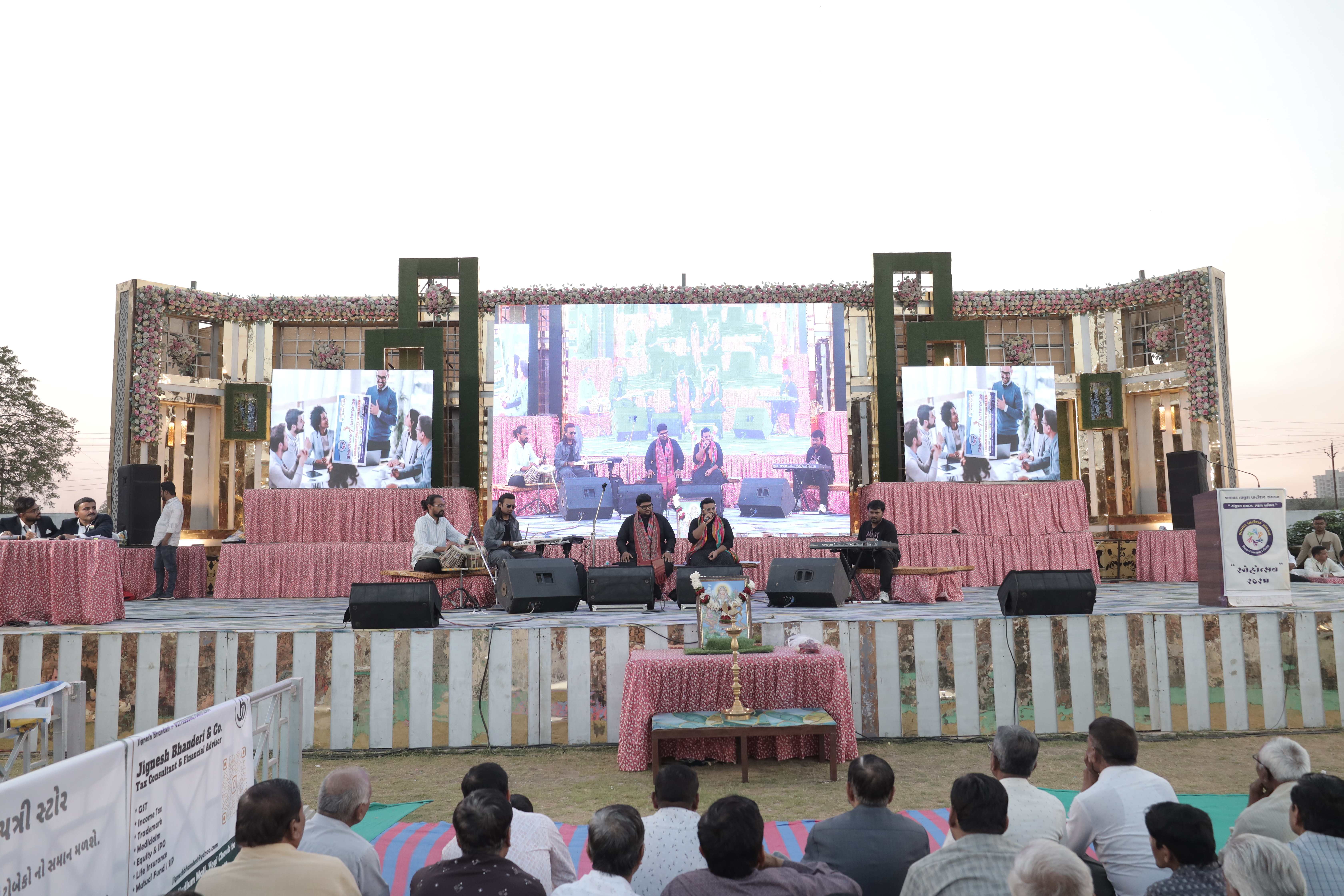 સ્નેહોત્સવ stage performance with live music