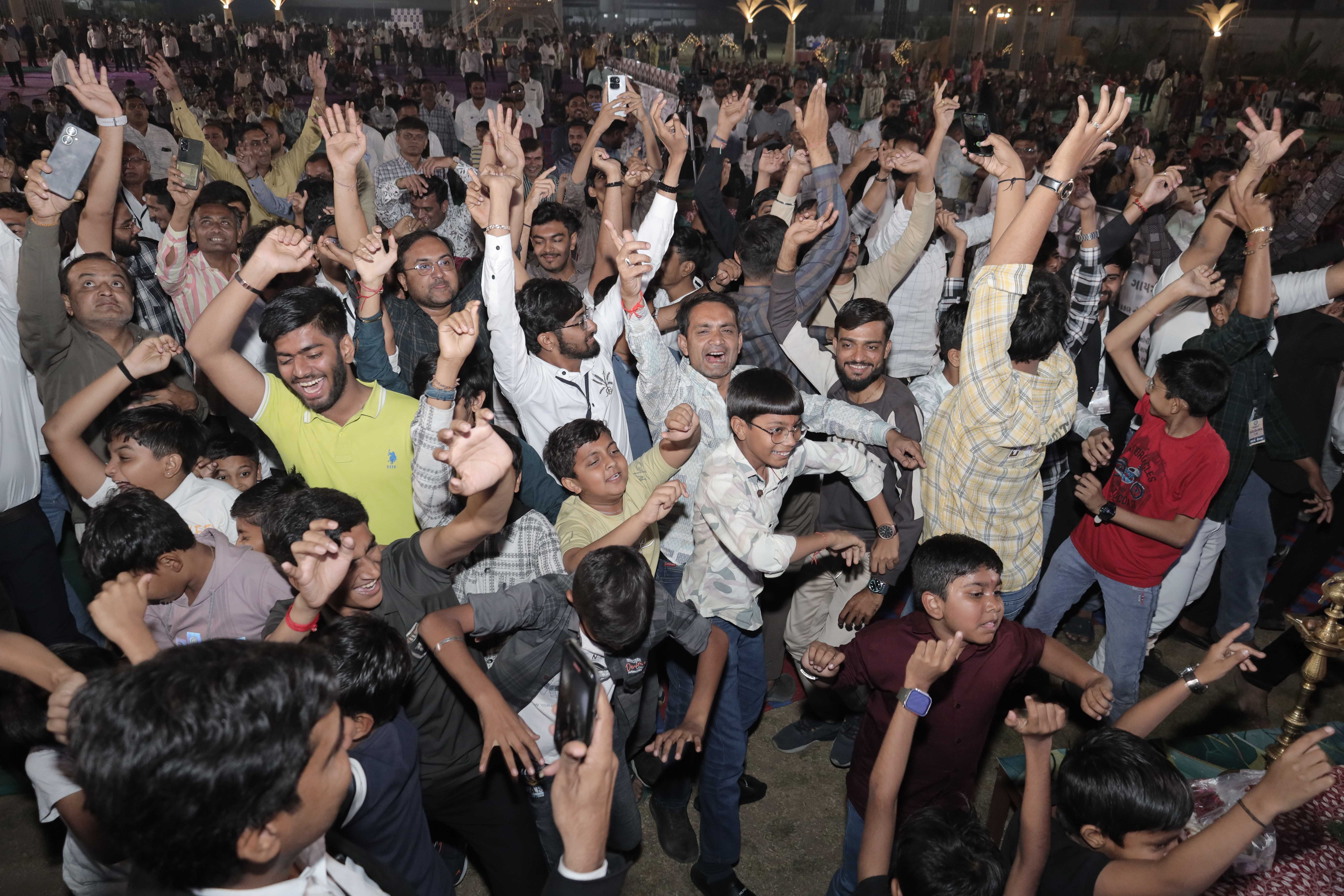 સ્નેહોત્સવ crowd celebration and dancing